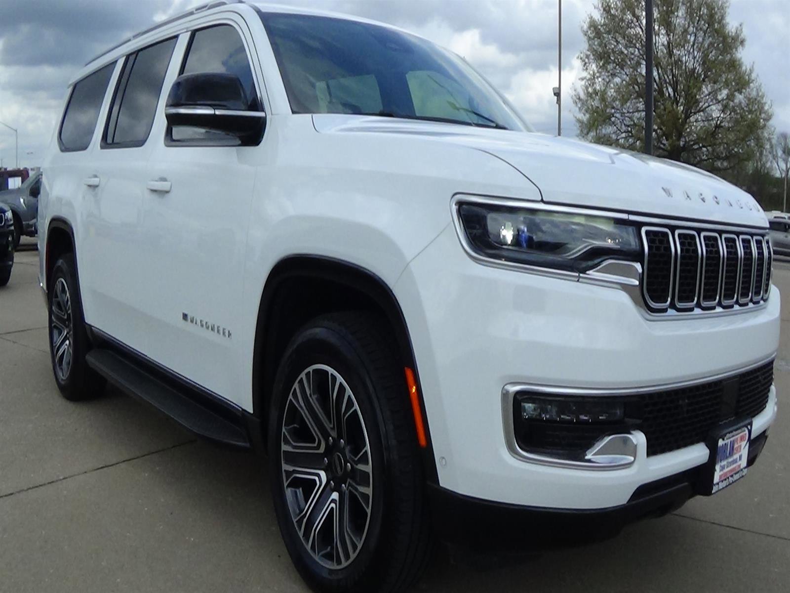 Certified 2025 Jeep Wagoneer L 4WD image 4