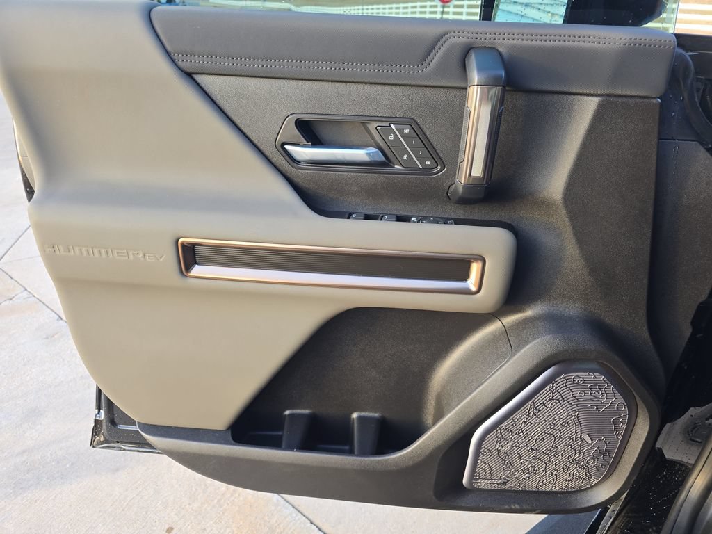 Used 2025 GMC Hummer EV 2X AWD/4WD image 28