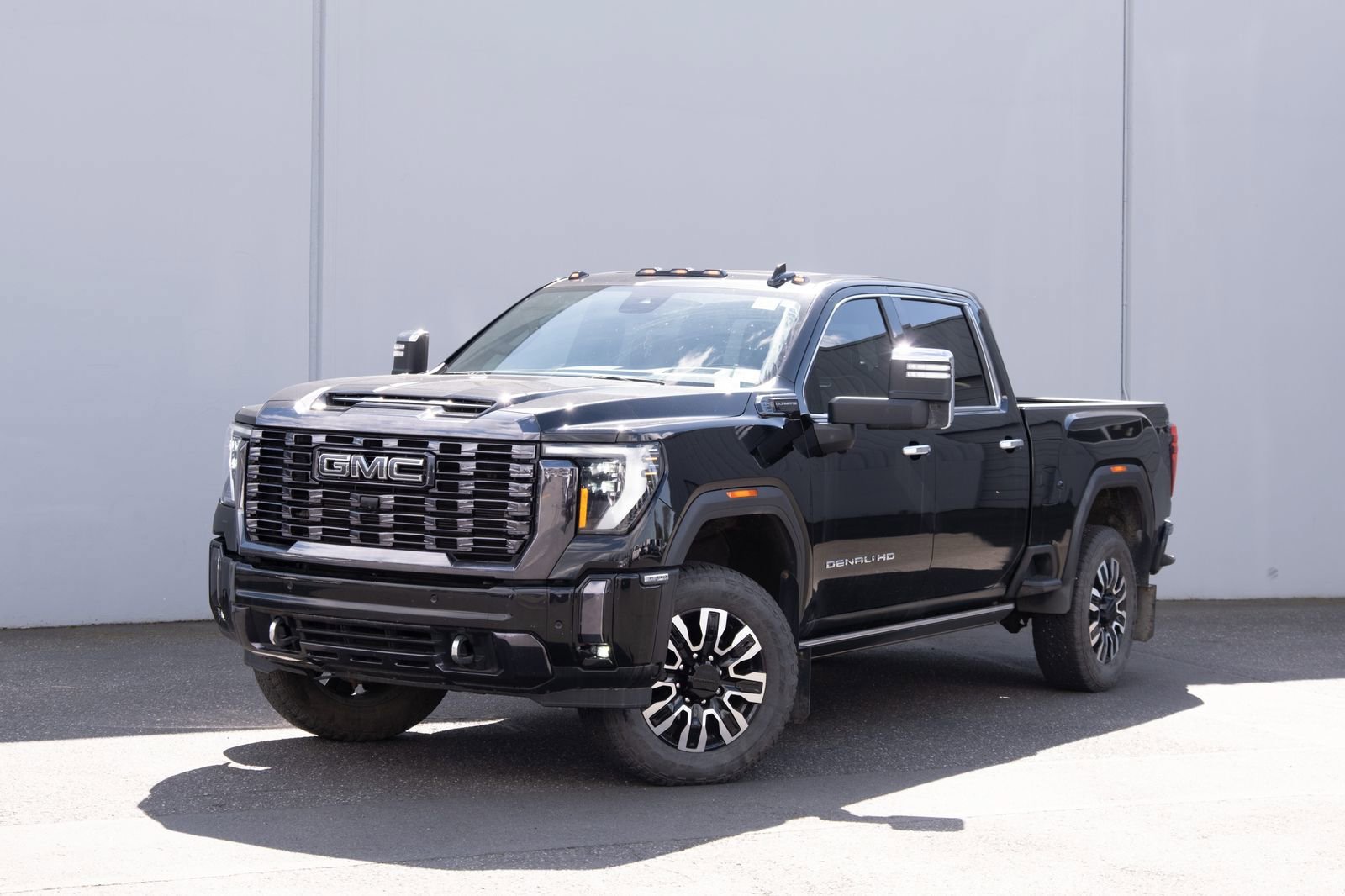 Used 2024 GMC Sierra 3500 Denali Ultimate AWD/4WD image 1