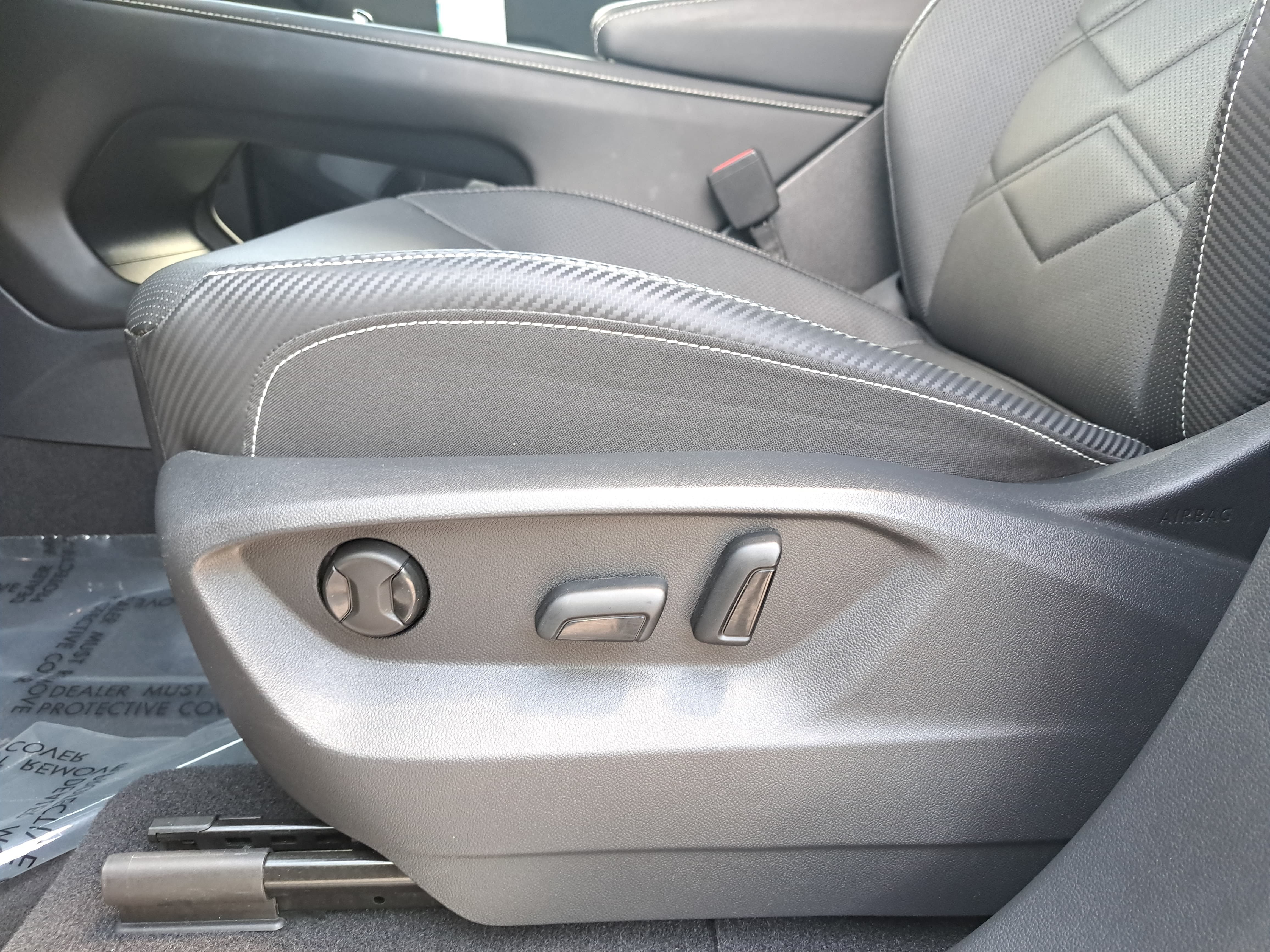 Used 2025 Volkswagen Atlas Cross Sport SE FWD image 25
