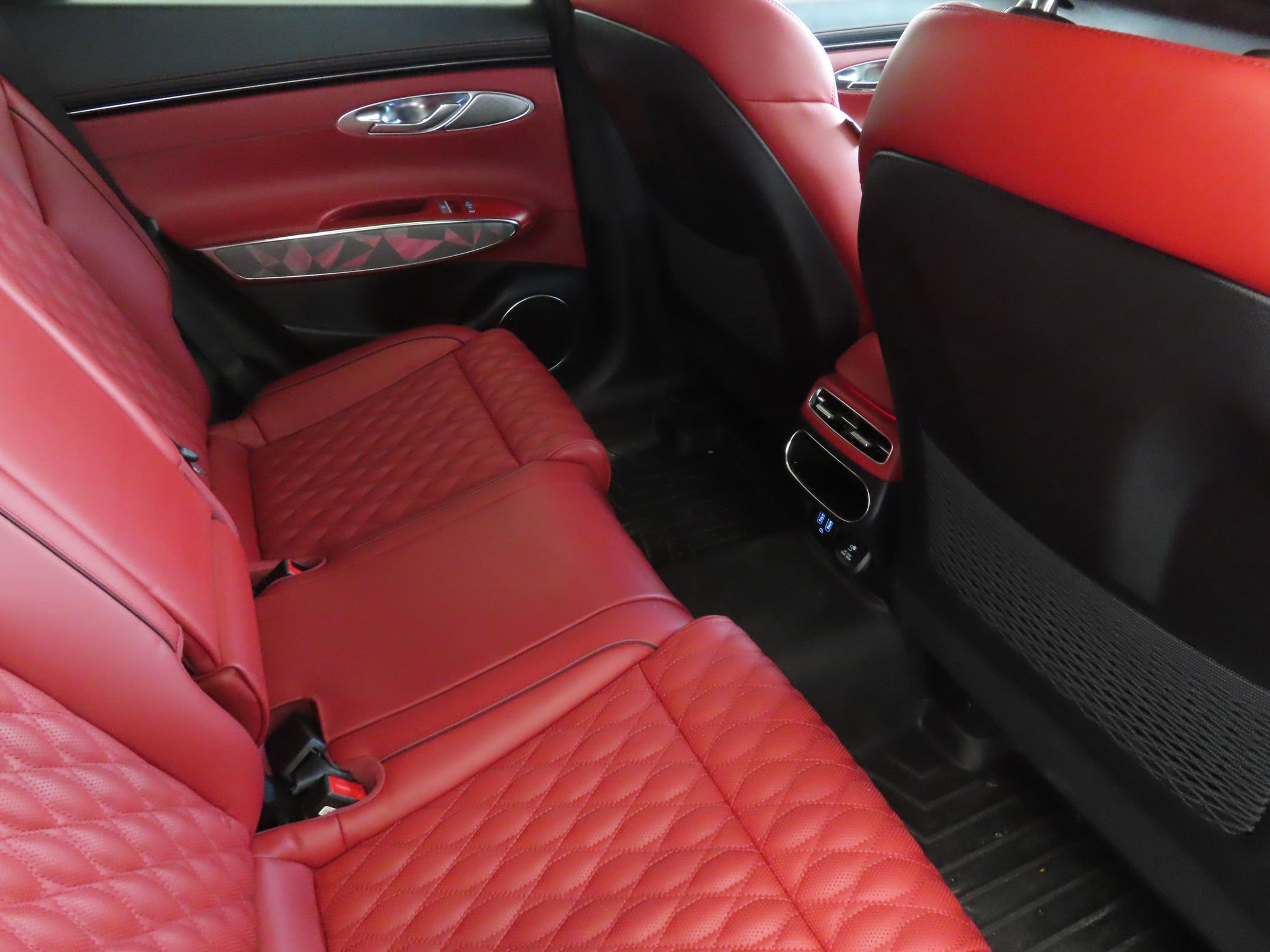 Used 2024 Genesis GV70 3.5T Sport w/ Sport Advanced Package image 28