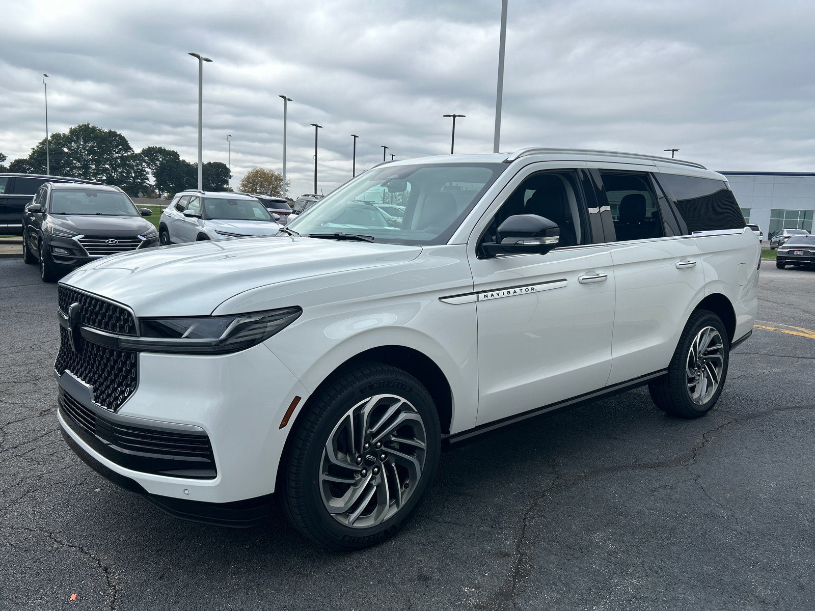 New 2027 Lincoln Navigator Reserve AWD/4WD image 3