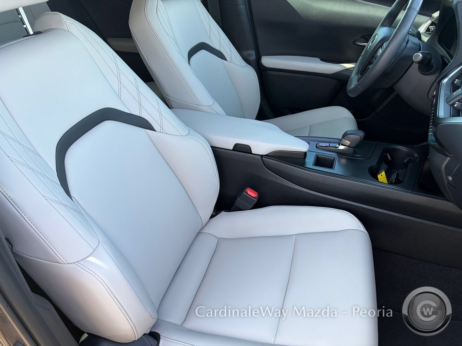 Used 2025 Lexus UX 300h FWD w/ Accessory Package (Z2) image 31