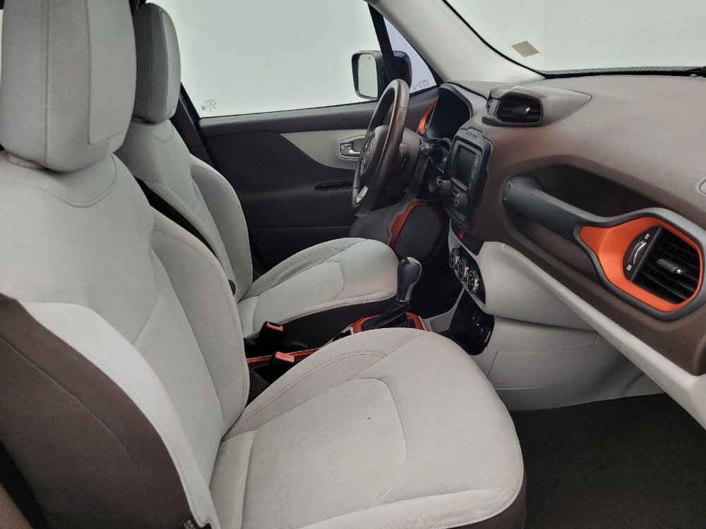 Used 2015 Jeep Renegade Latitude FWD image 21