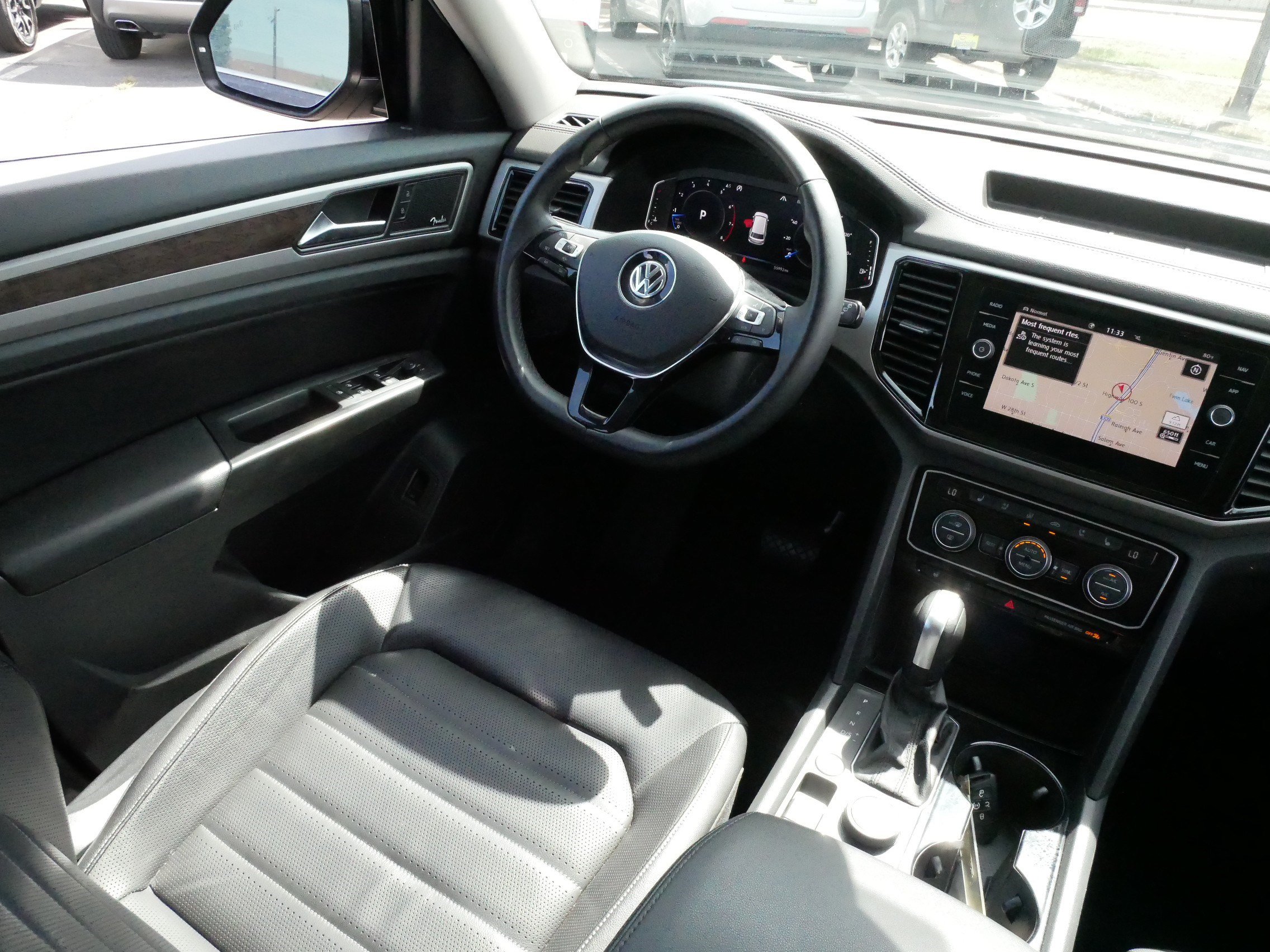 Used 2020 Volkswagen Atlas SEL R-Line AWD/4WD image 9