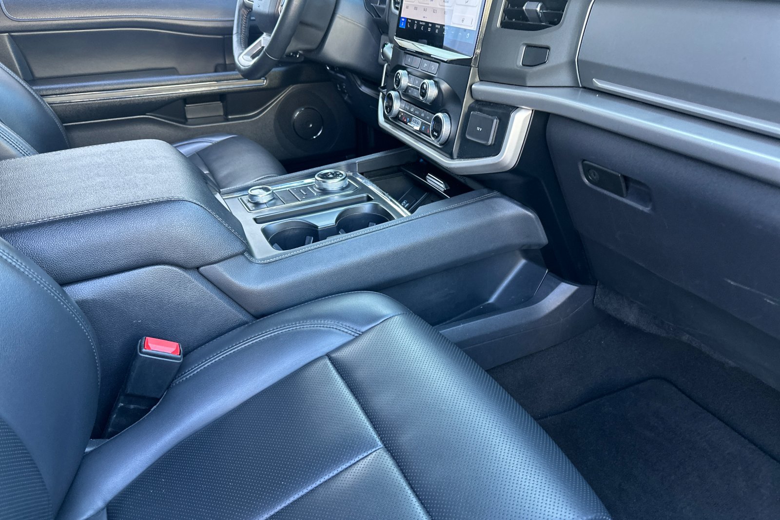 Used 2024 Ford Expedition XLT AWD/4WD image 18