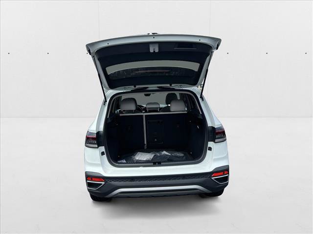 New 2025 Volkswagen Taos SE image 7