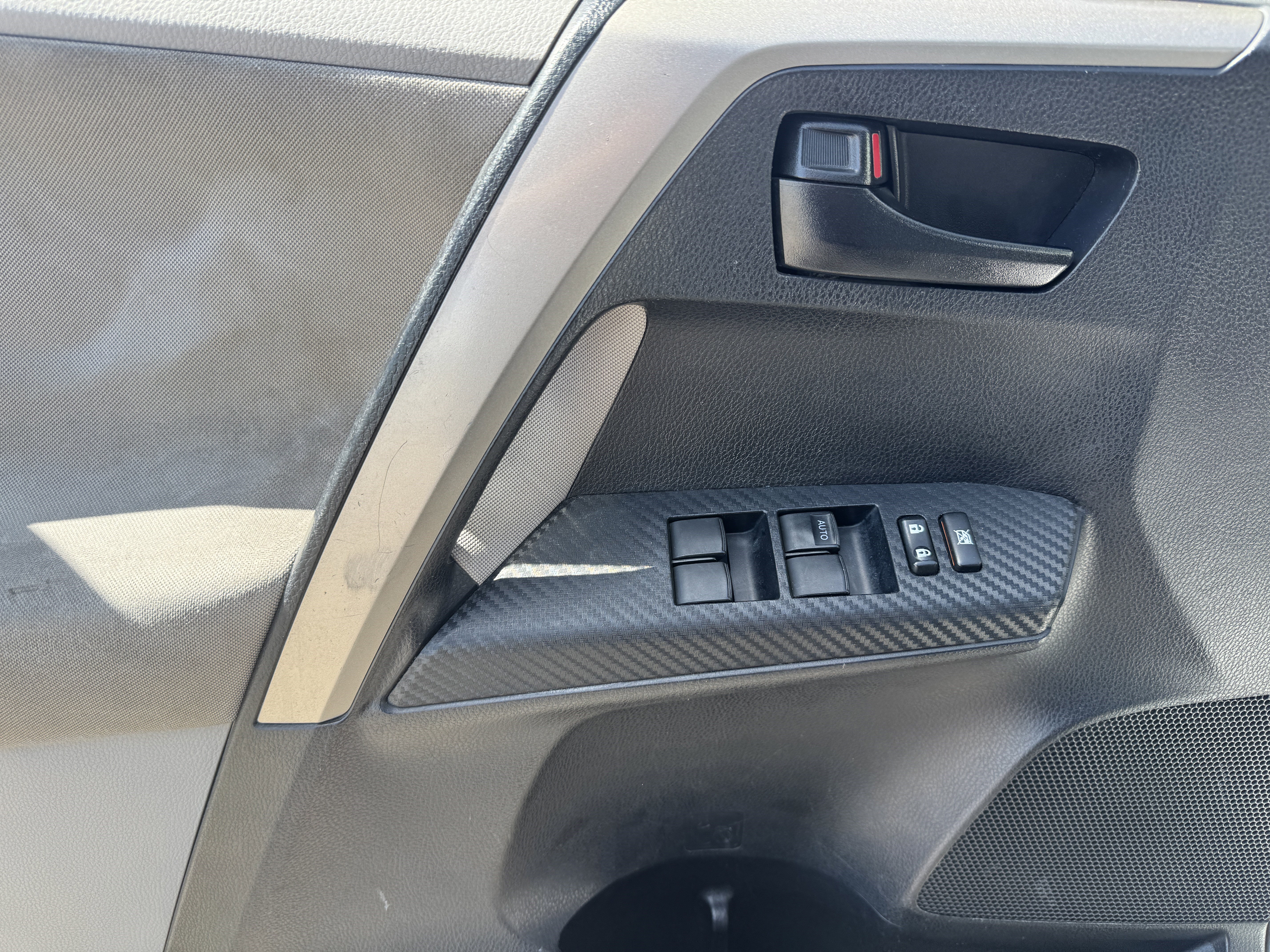 Used 2013 Toyota RAV4 LE image 9