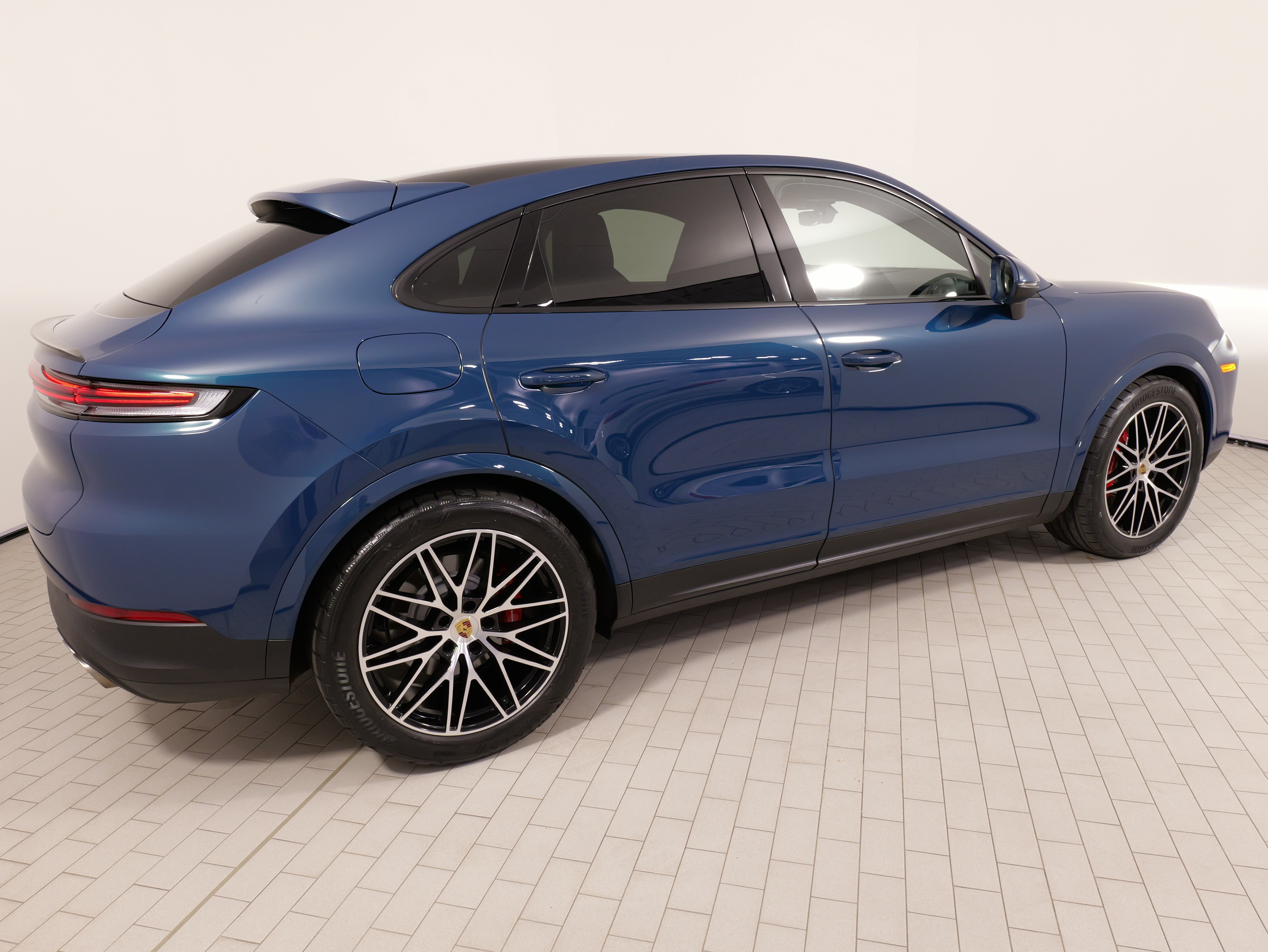 Used 2024 Porsche Cayenne S AWD/4WD image 10