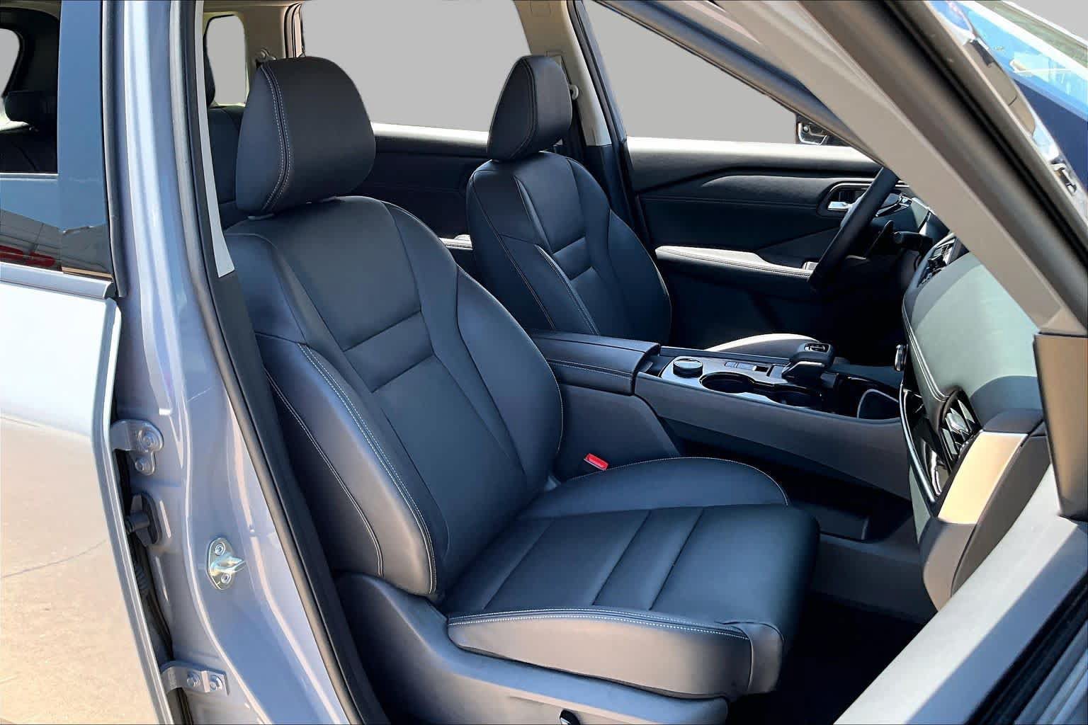 Certified 2025 Nissan Rogue SL AWD/4WD image 8