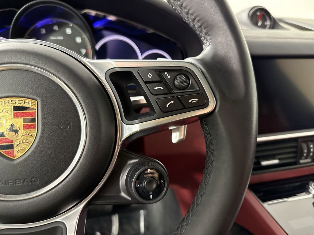Certified 2022 Porsche Cayenne Platinum Edition image 39