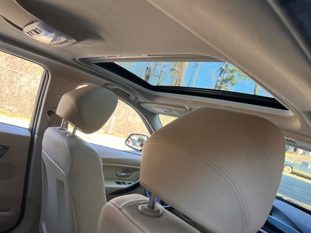 Used 2015 BMW 320i Sedan RWD image 30