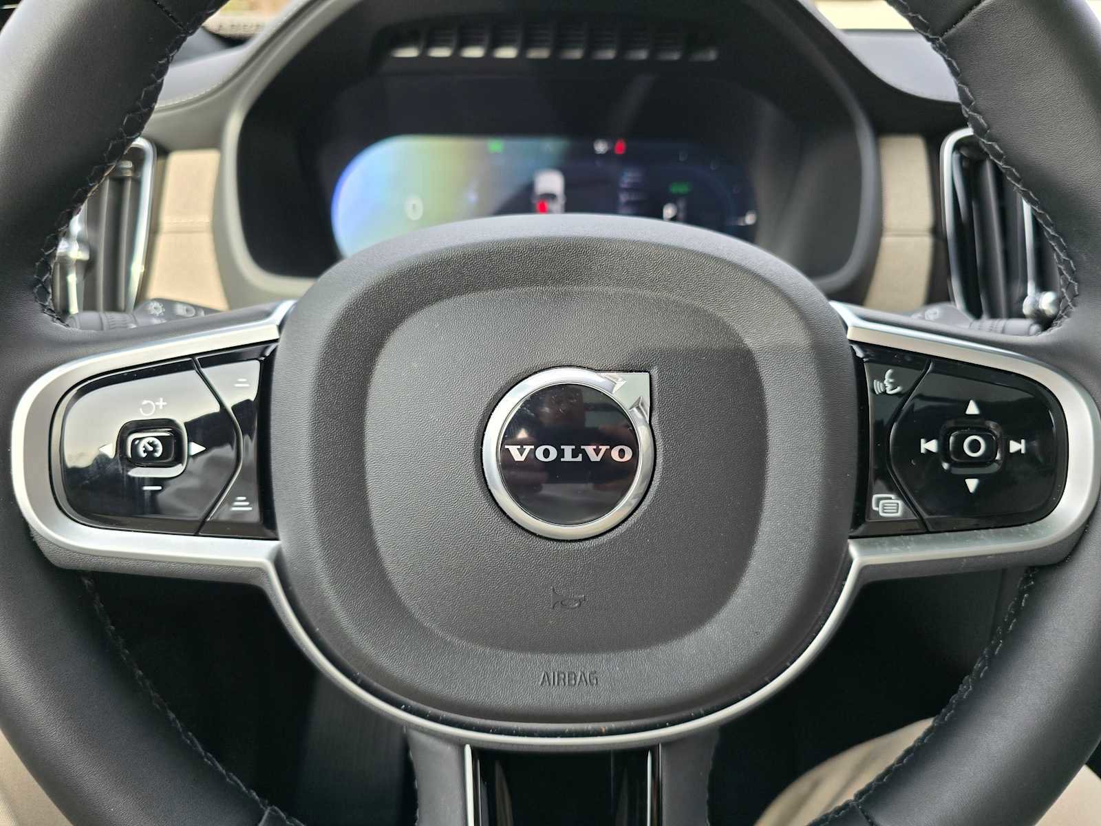 Certified 2025 Volvo XC90 T8 Ultra image 25