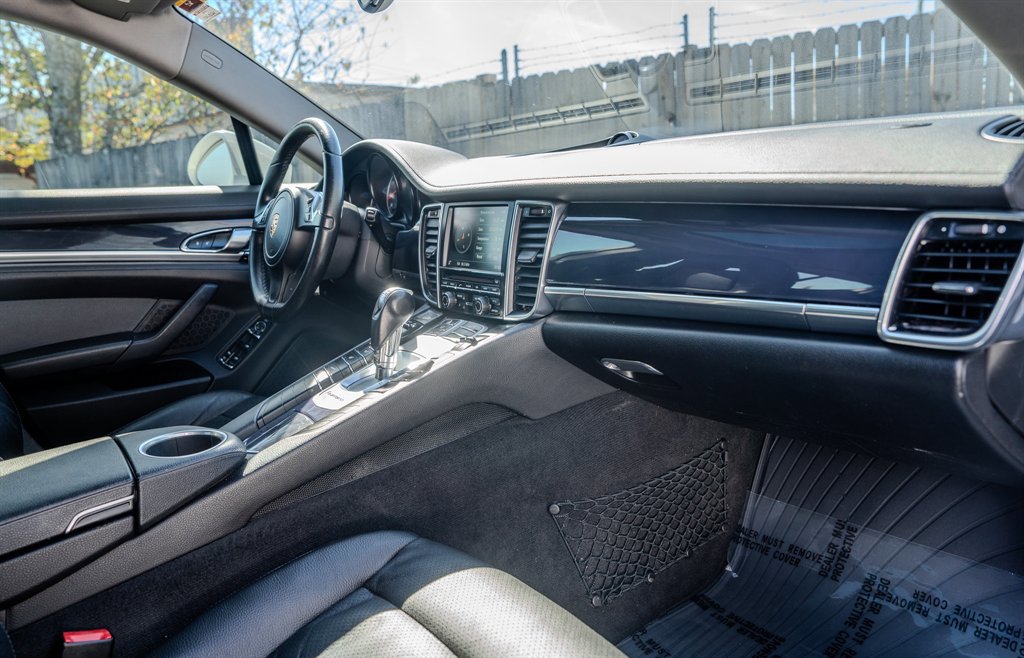 Used 2014 Porsche Panamera 4 image 31