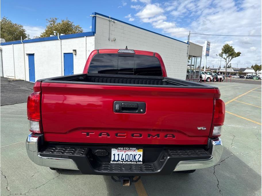 Used 2017 Toyota Tacoma TRD Off-Road image 7