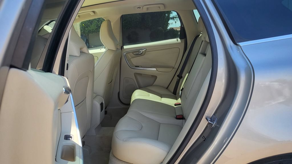 Used 2015 Volvo XC60 T5 Premier w/ Protection Package FWD image 24