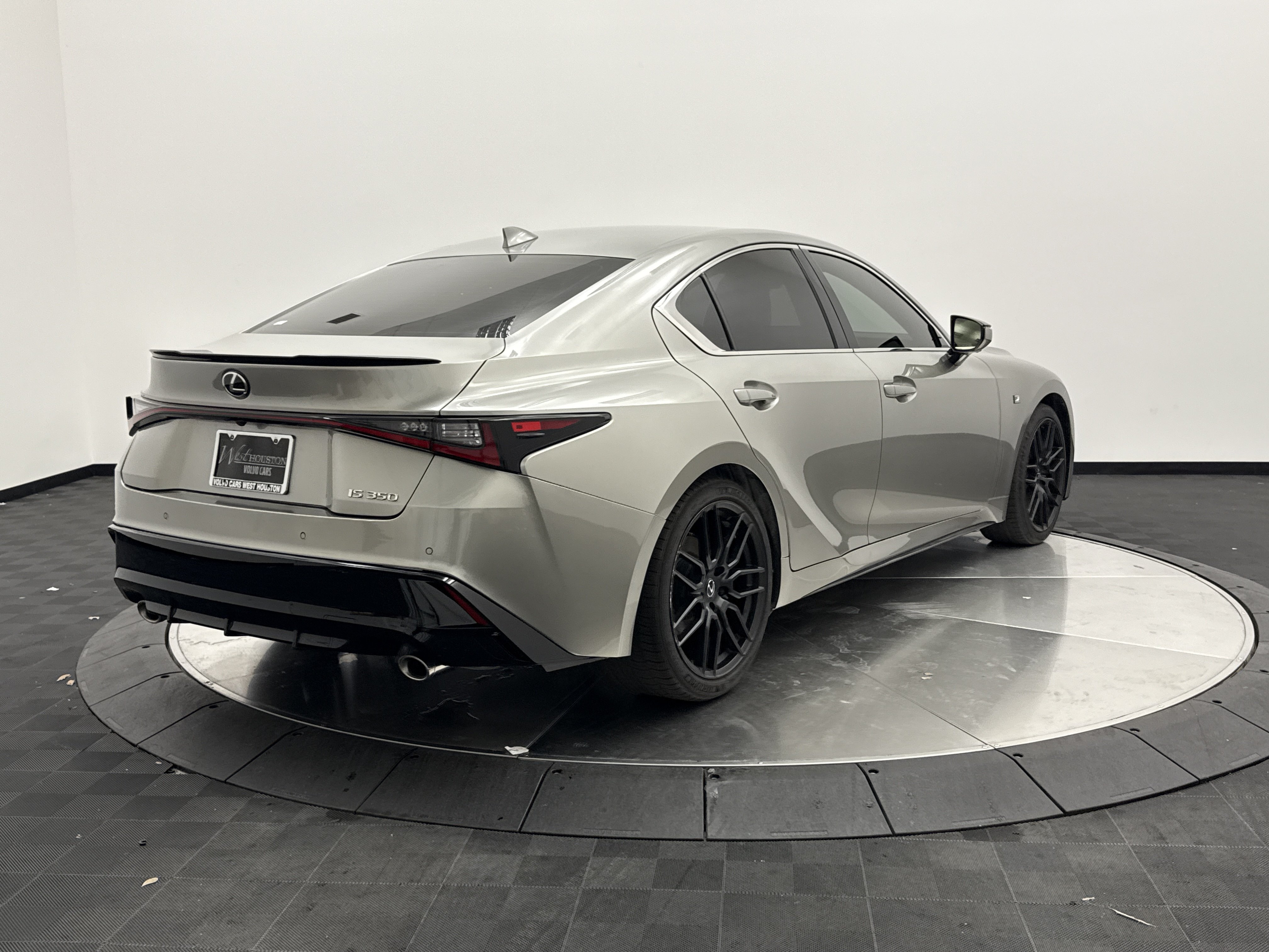 Used 2023 Lexus IS 350 F Sport RWD image 7