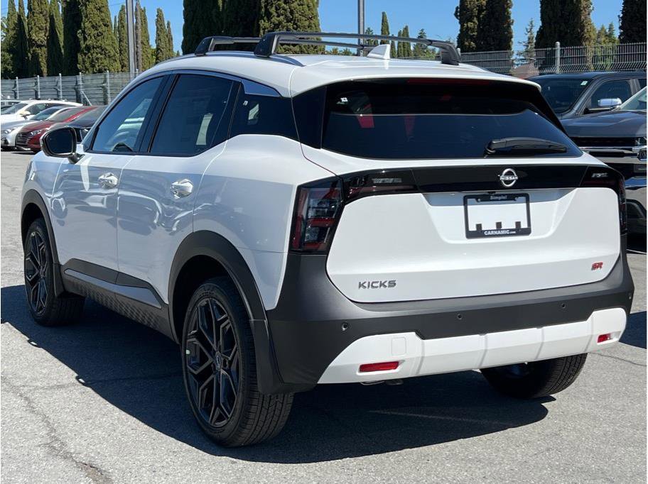 New 2025 Nissan Kicks SR FWD image 6