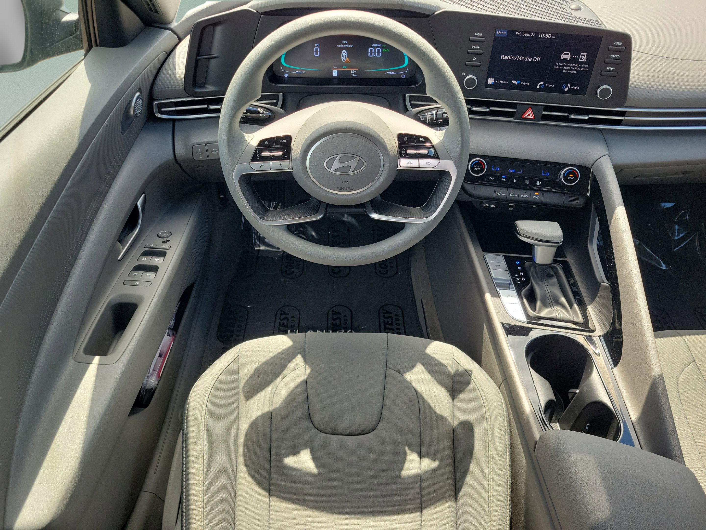 New 2025 Hyundai Elantra Hybrid w/ Cargo Package FWD image 21