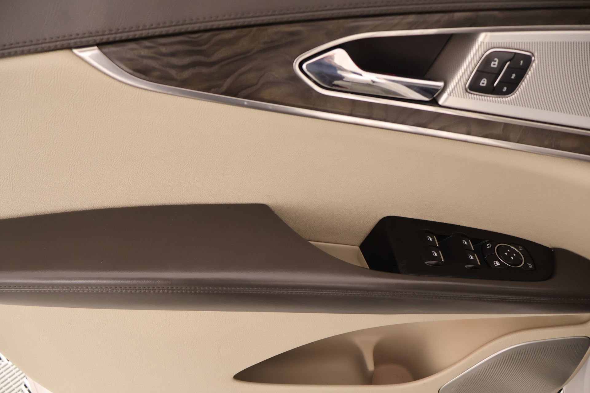 Used 2019 Lincoln Nautilus Reserve w/ Ultimate Package image 16