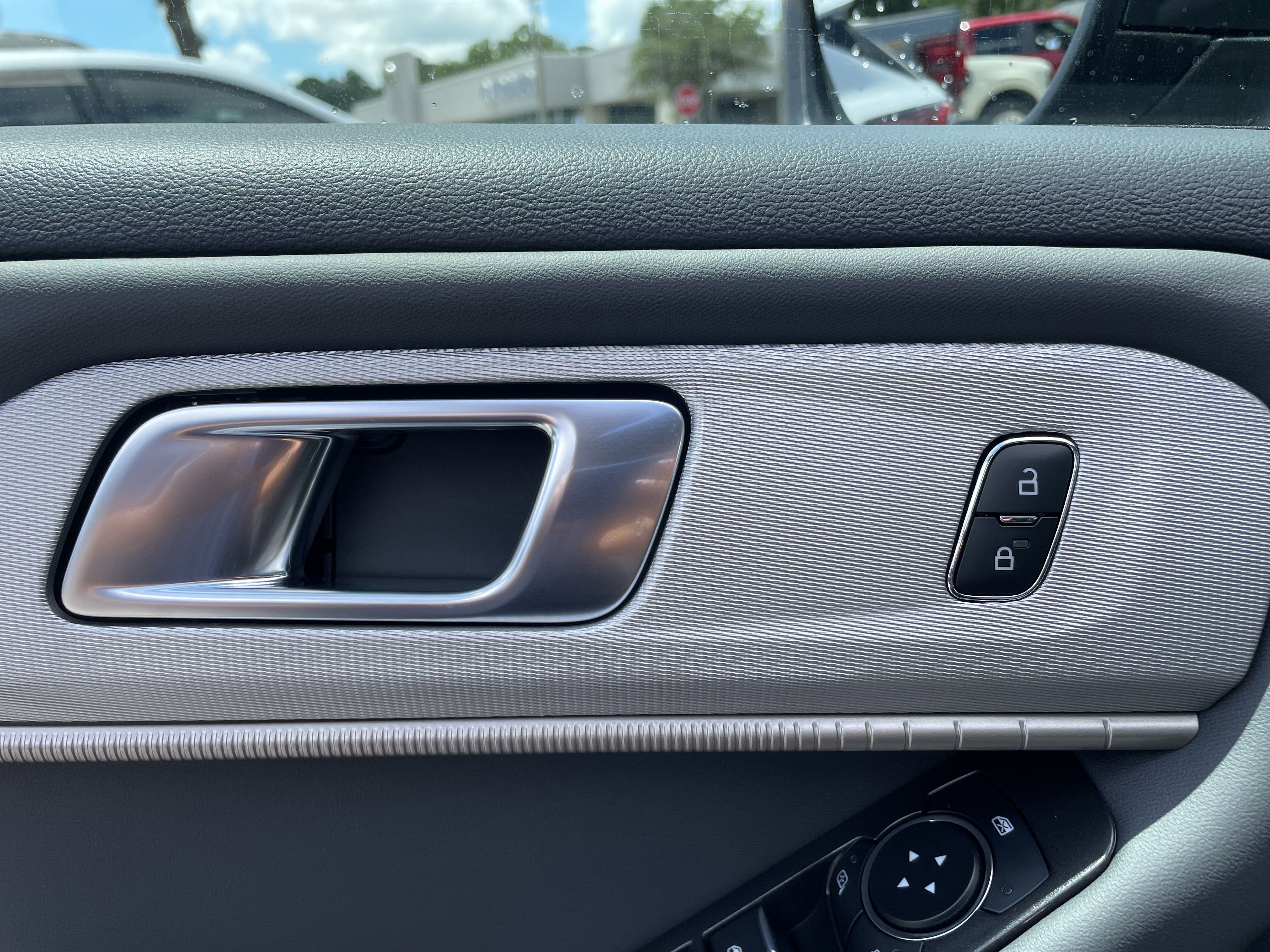 New 2025 Ford Explorer Active w/ Active Comfort Package image 12