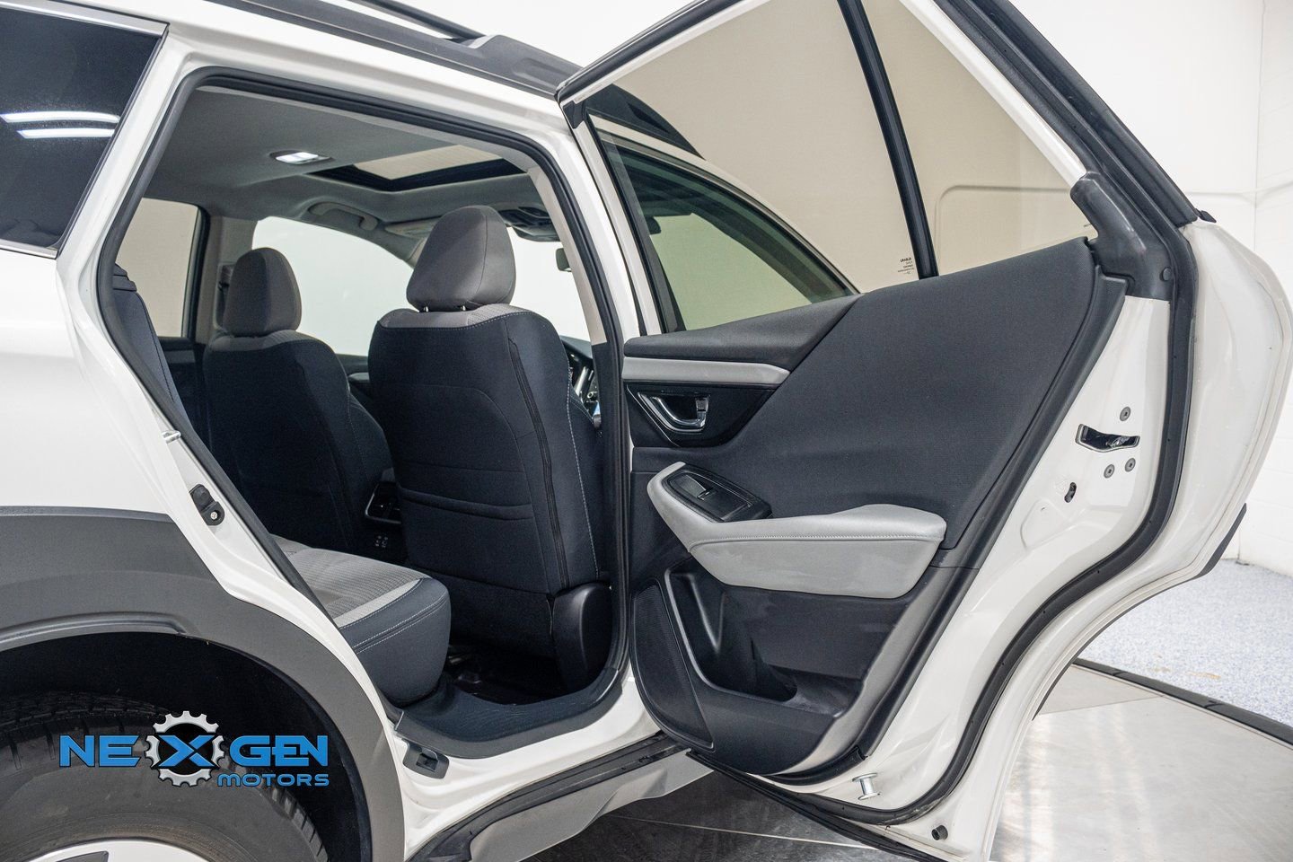 Used 2024 Subaru Outback Premium image 29