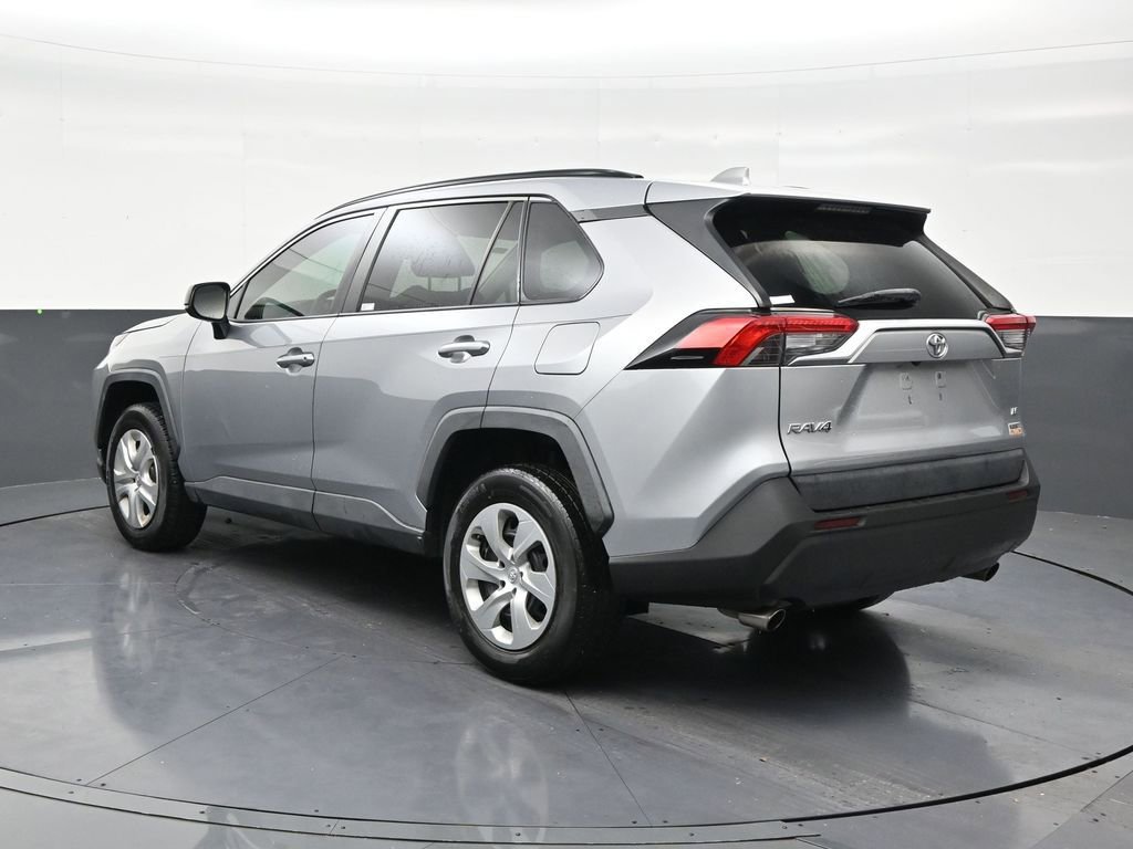 Used 2020 Toyota RAV4 LE FWD image 3