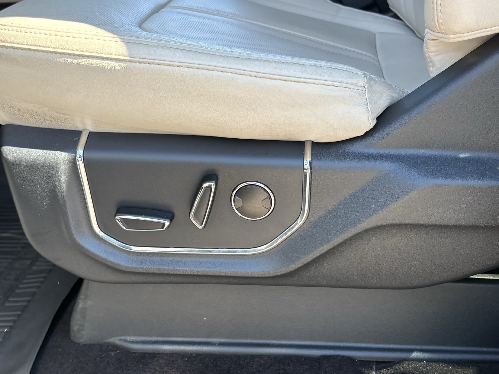 Used 2023 Ford Expedition Platinum AWD/4WD image 26