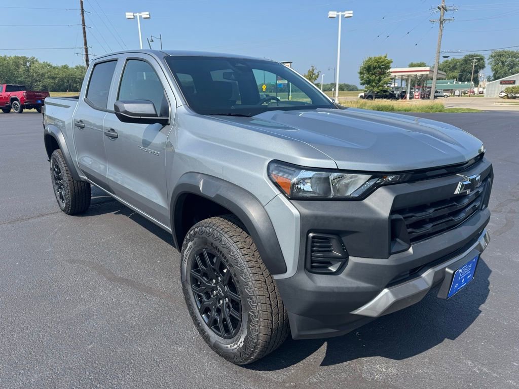 Used 2025 Chevrolet Colorado Trail Boss AWD/4WD image 4