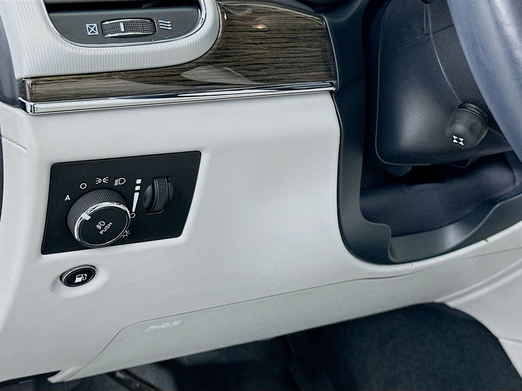 Used 2021 Jeep Grand Cherokee Summit AWD/4WD image 10