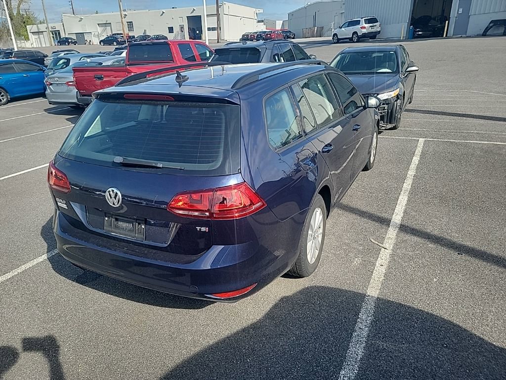 Used 2016 Volkswagen Golf S image 9
