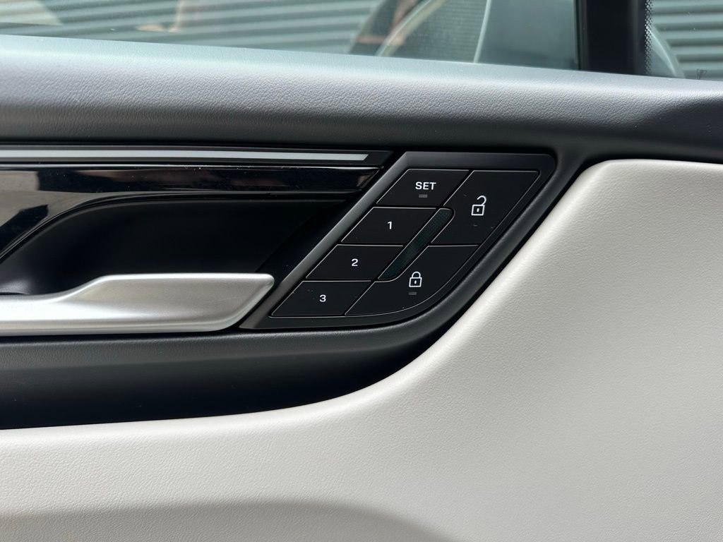 Used 2026 Porsche Macan Electric image 20