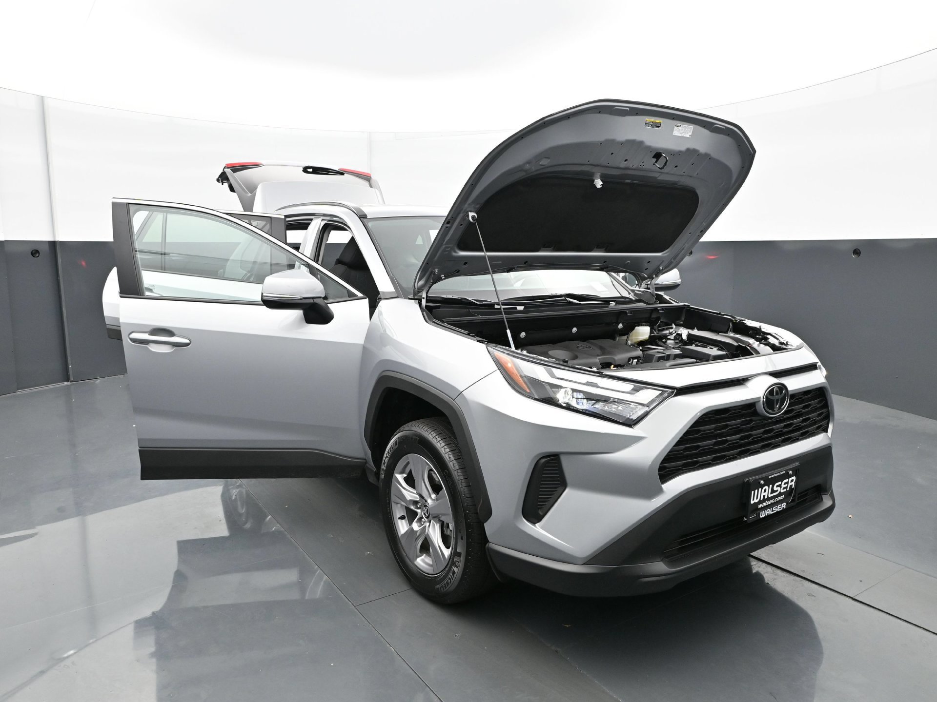 Used 2025 Toyota RAV4 XLE AWD/4WD image 42