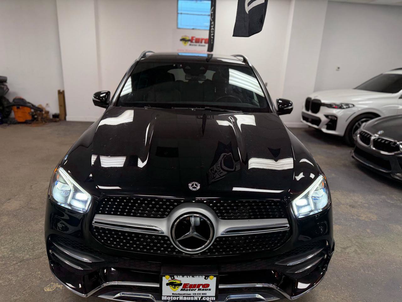 Used 2022 Mercedes-Benz GLE 350 4MATIC w/ AMG Line Exterior image 4