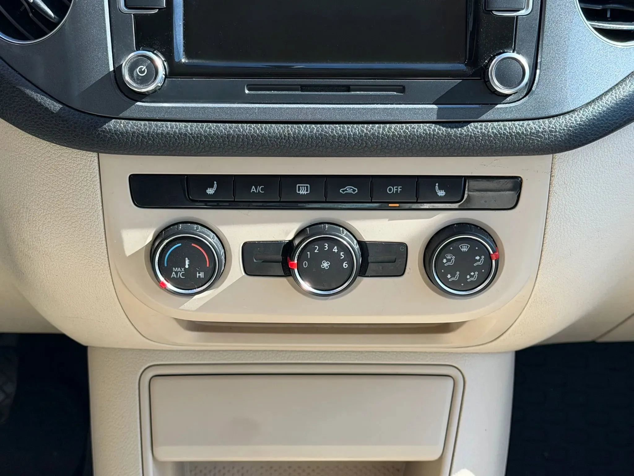 Used 2015 Volkswagen Tiguan SE AWD/4WD image 17