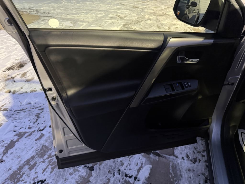 Used 2018 Toyota RAV4 XLE image 7