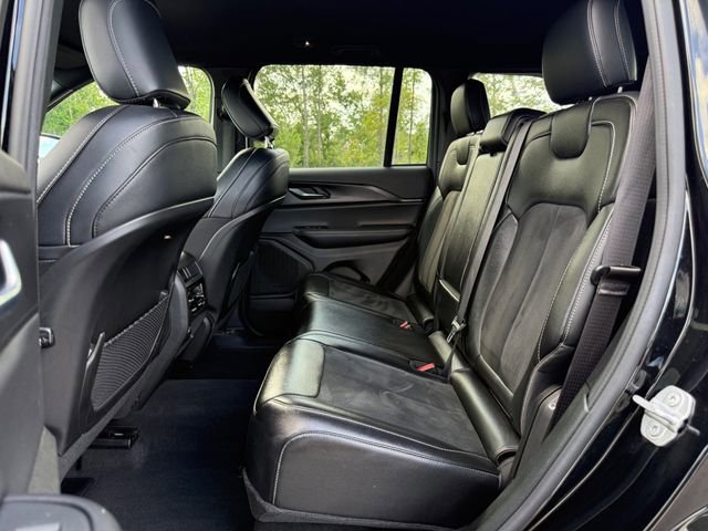 Used 2025 Jeep Grand Cherokee Altitude image 13