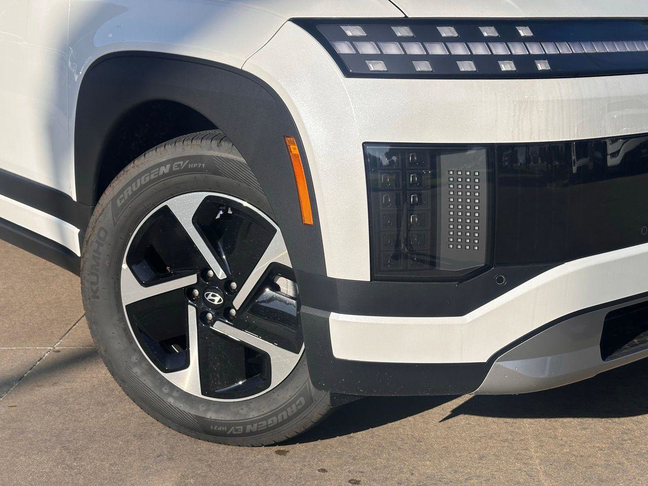 New 2026 Hyundai Ioniq 9 S image 2