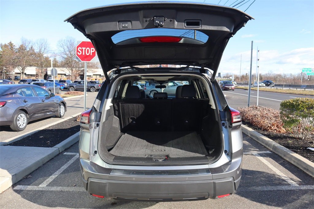 Certified 2024 Nissan Rogue SV w/ SV Premium Package image 27