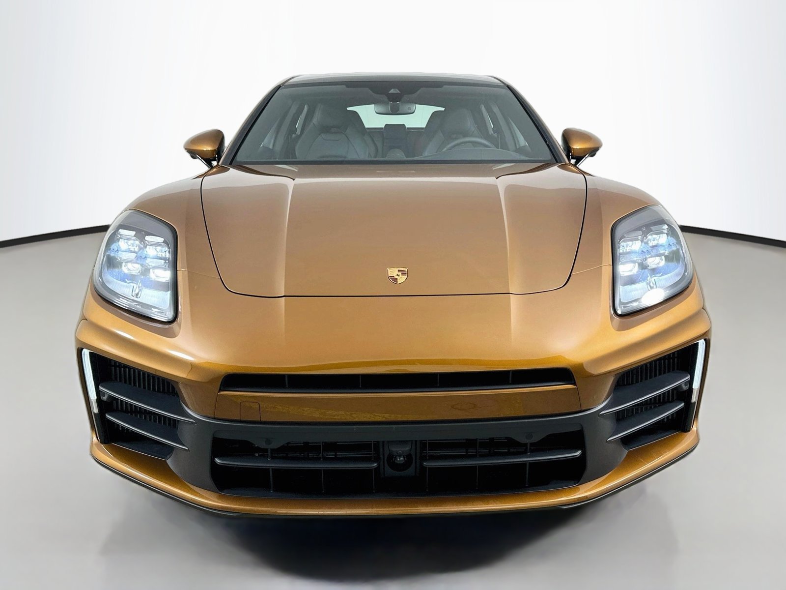Used 2025 Porsche Panamera 4 w/ Premium Package AWD/4WD image 2