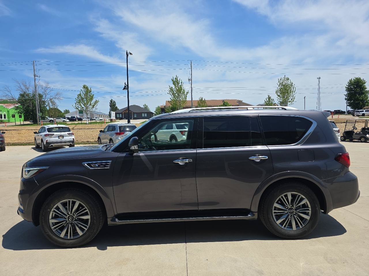 Used 2024 INFINITI QX80 Luxe AWD/4WD image 2