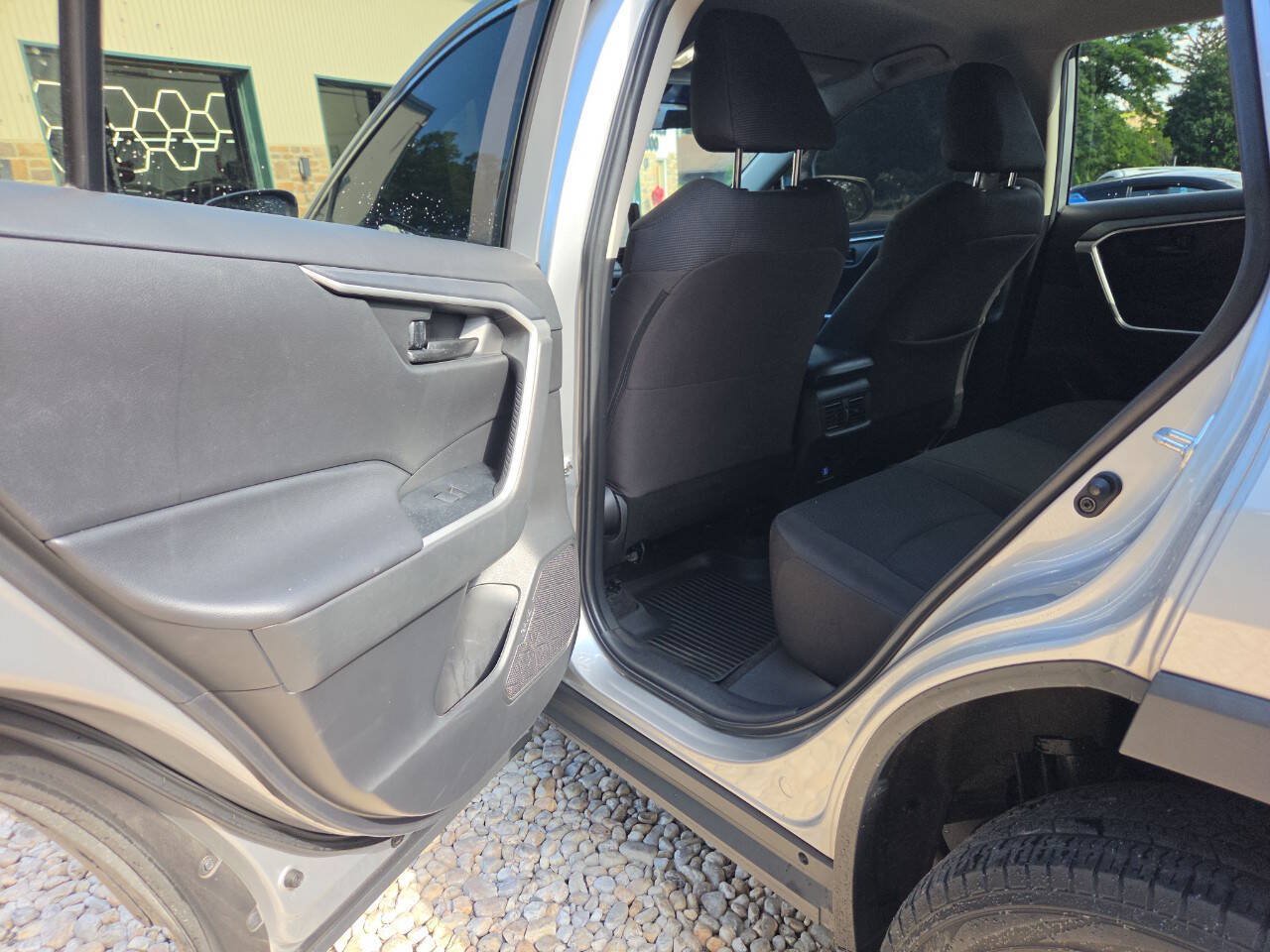 Used 2023 Toyota RAV4 LE AWD/4WD image 16