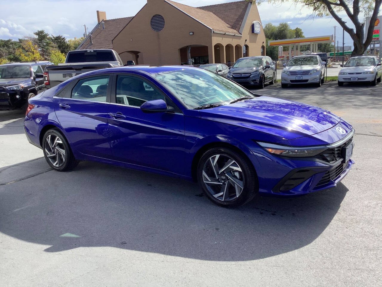 Used 2025 Hyundai Elantra SEL FWD image 8