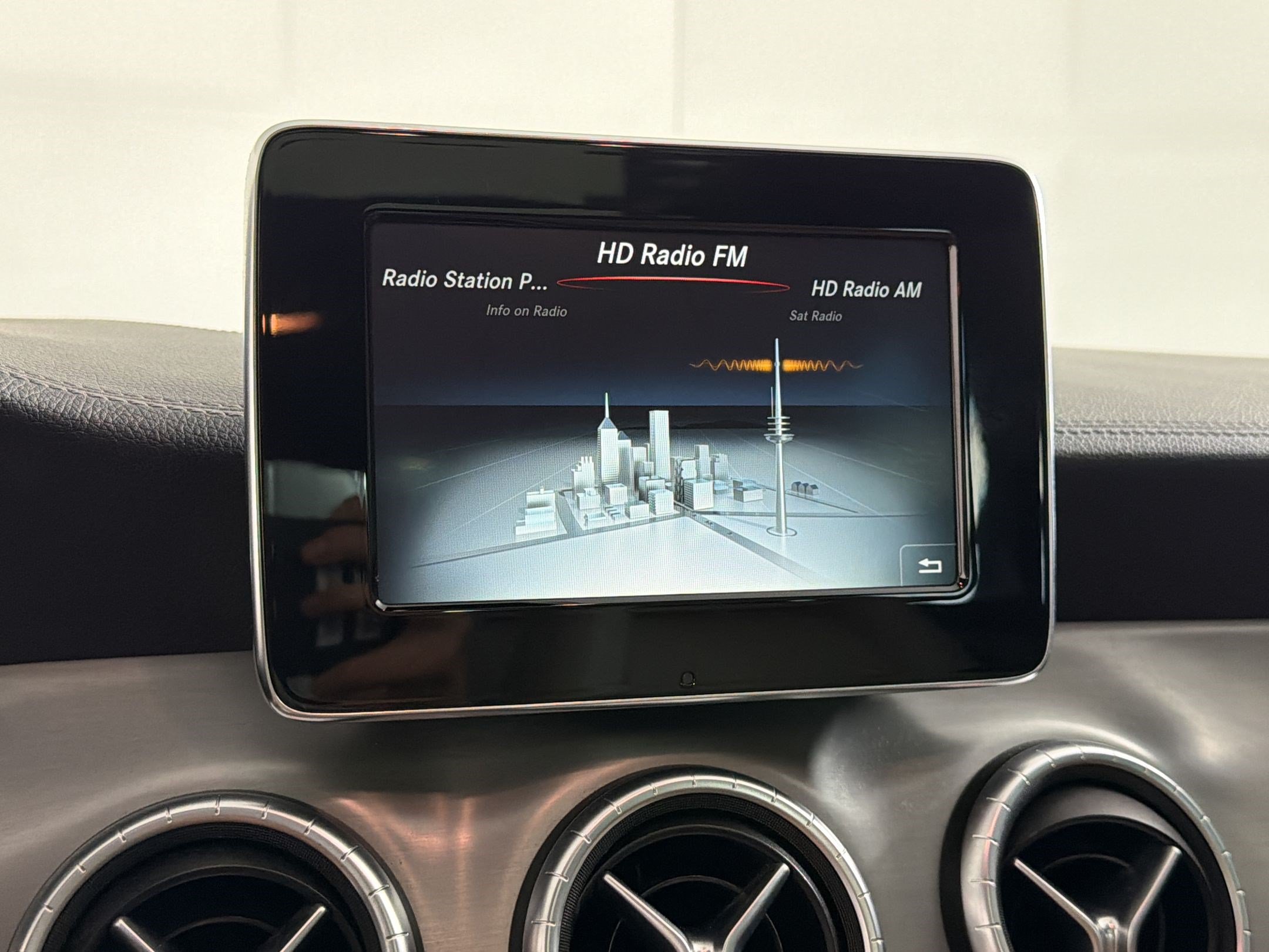 Used 2015 Mercedes-Benz CLA 250 4MATIC image 19