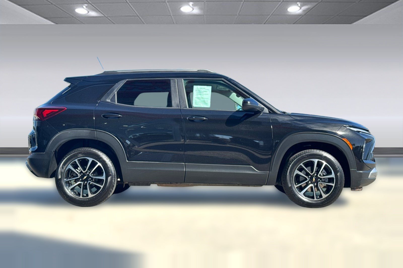 Used 2025 Chevrolet TrailBlazer LT w/ Driver Confidence Package AWD/4WD image 7