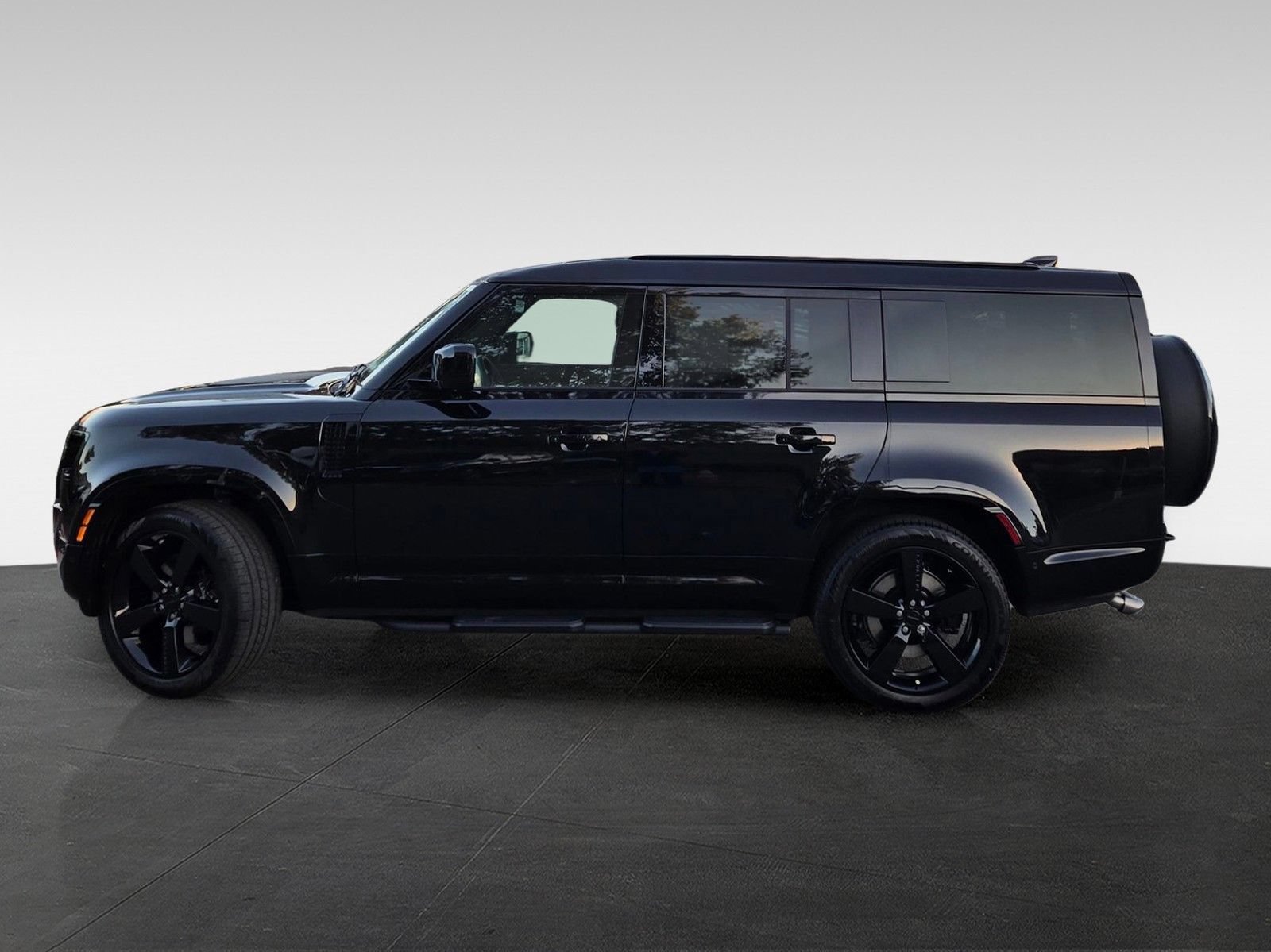 New 2026 Land Rover Defender 130 V8 AWD/4WD image 4