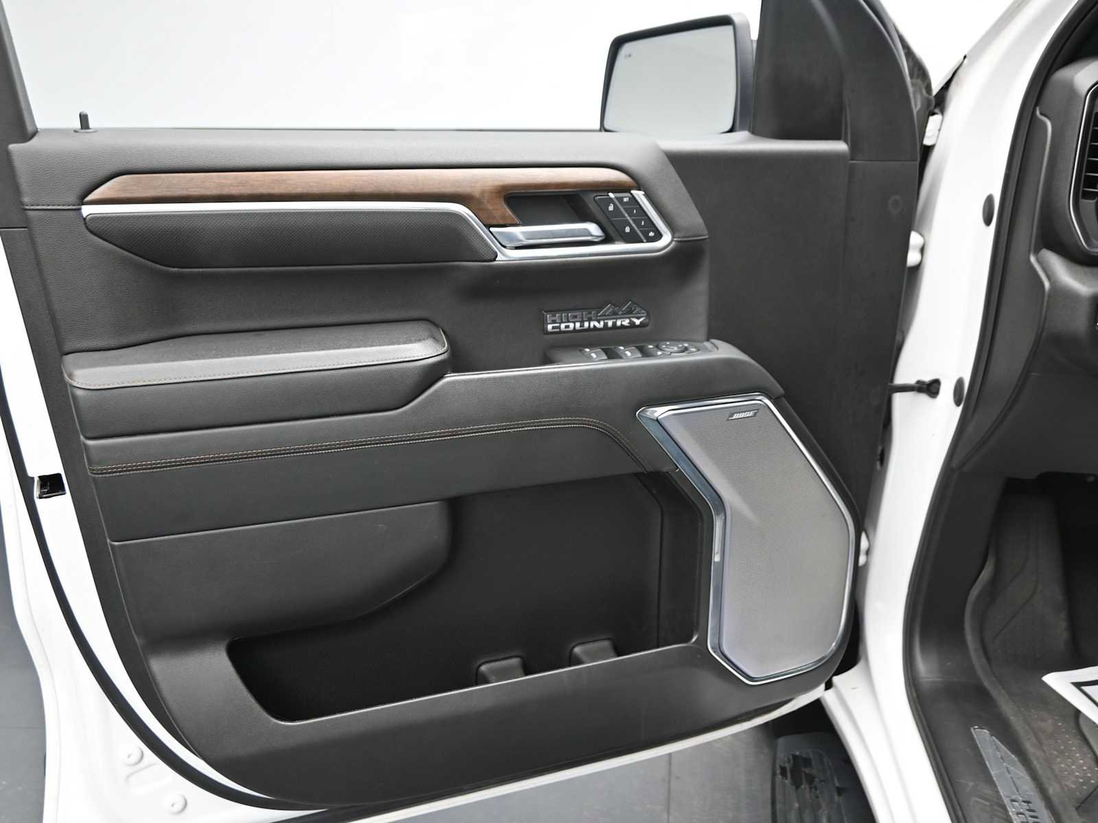 Used 2023 Chevrolet Silverado 1500 High Country w/ High Country Premium Package image 6
