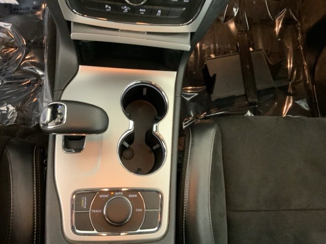 Used 2015 Jeep Grand Cherokee SRT w/ Luxury Group II image 19