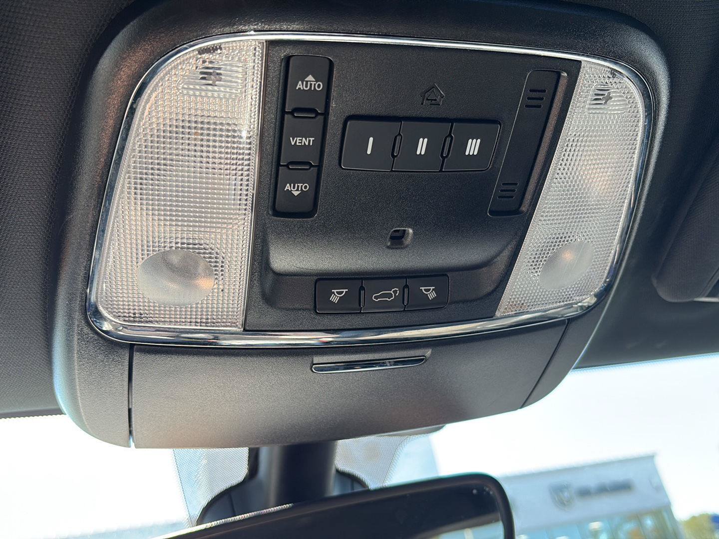 Used 2019 Jeep Grand Cherokee Altitude AWD/4WD image 19