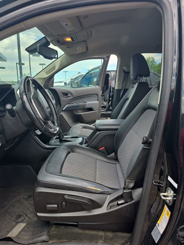 Used 2017 Chevrolet Colorado Z71 w/ Z71 Midnight Edition AWD/4WD image 6